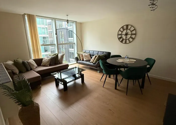 Central Hub Flat